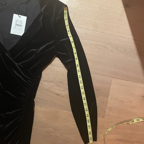 NWT velvet wrap dress w/ shoulder padding - Picture 4 of 6